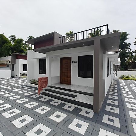 Aadhi Villa วาร์คาลา ภายนอก รูปภาพ