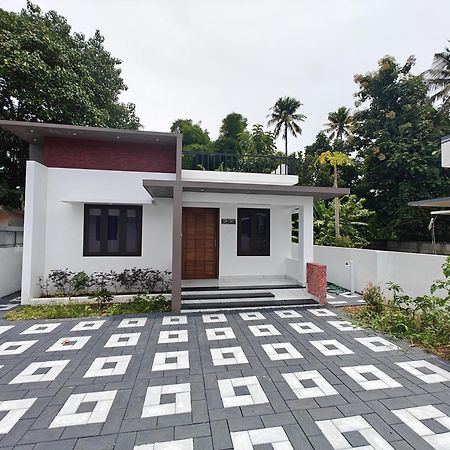 Aadhi Villa วาร์คาลา ภายนอก รูปภาพ